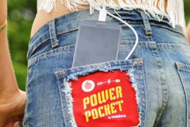 Vodafone jeans laden al dansend je smartphone op