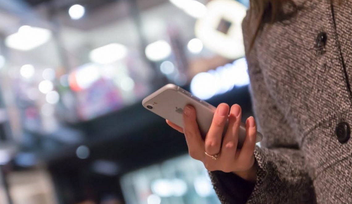 Jongeren shoppen massaal op mobiel